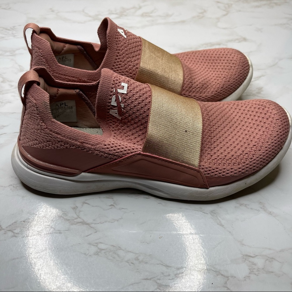 APL Techloom Bliss Sneakers Womens Size 6 Mauve Pink- Millennial Pink.